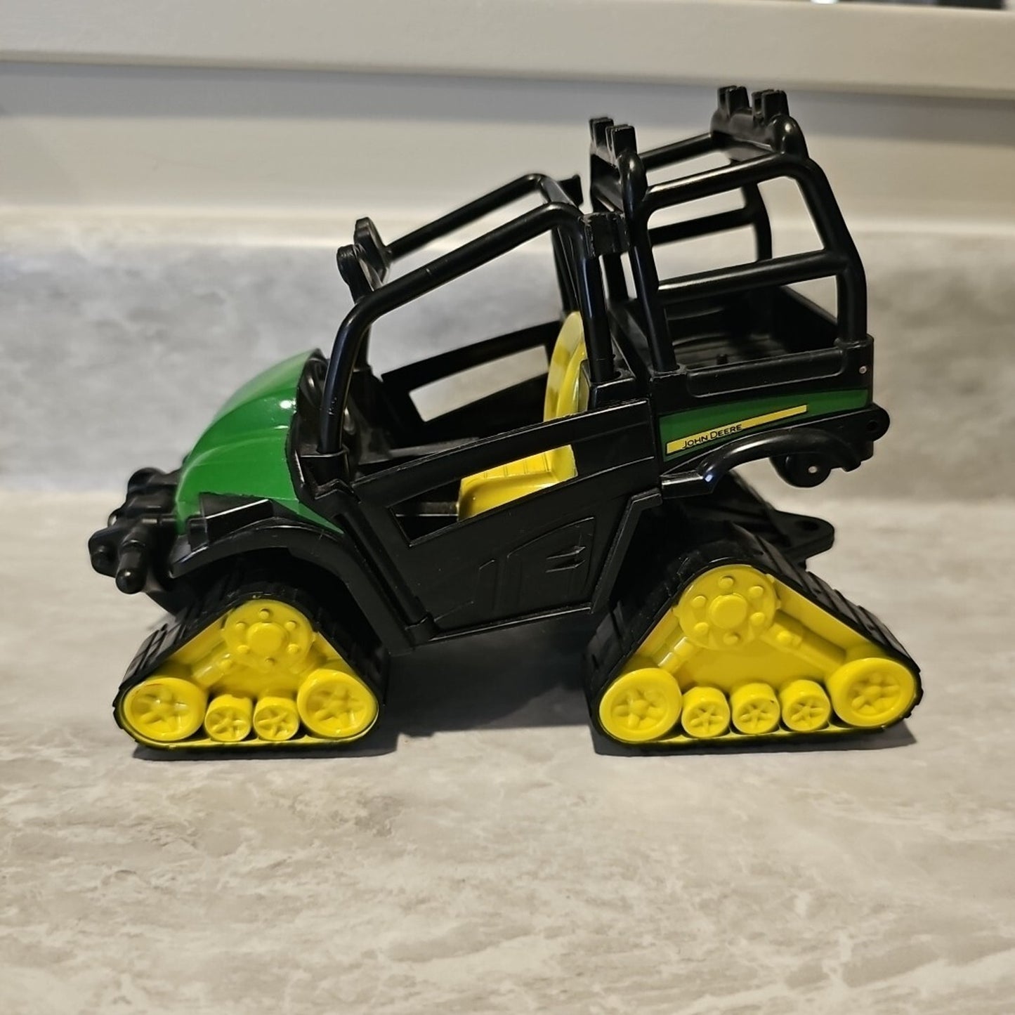TOMY John Deere 7" EX2 5AZ Farm Vehicle Off Road Plastic Kids Toy Display