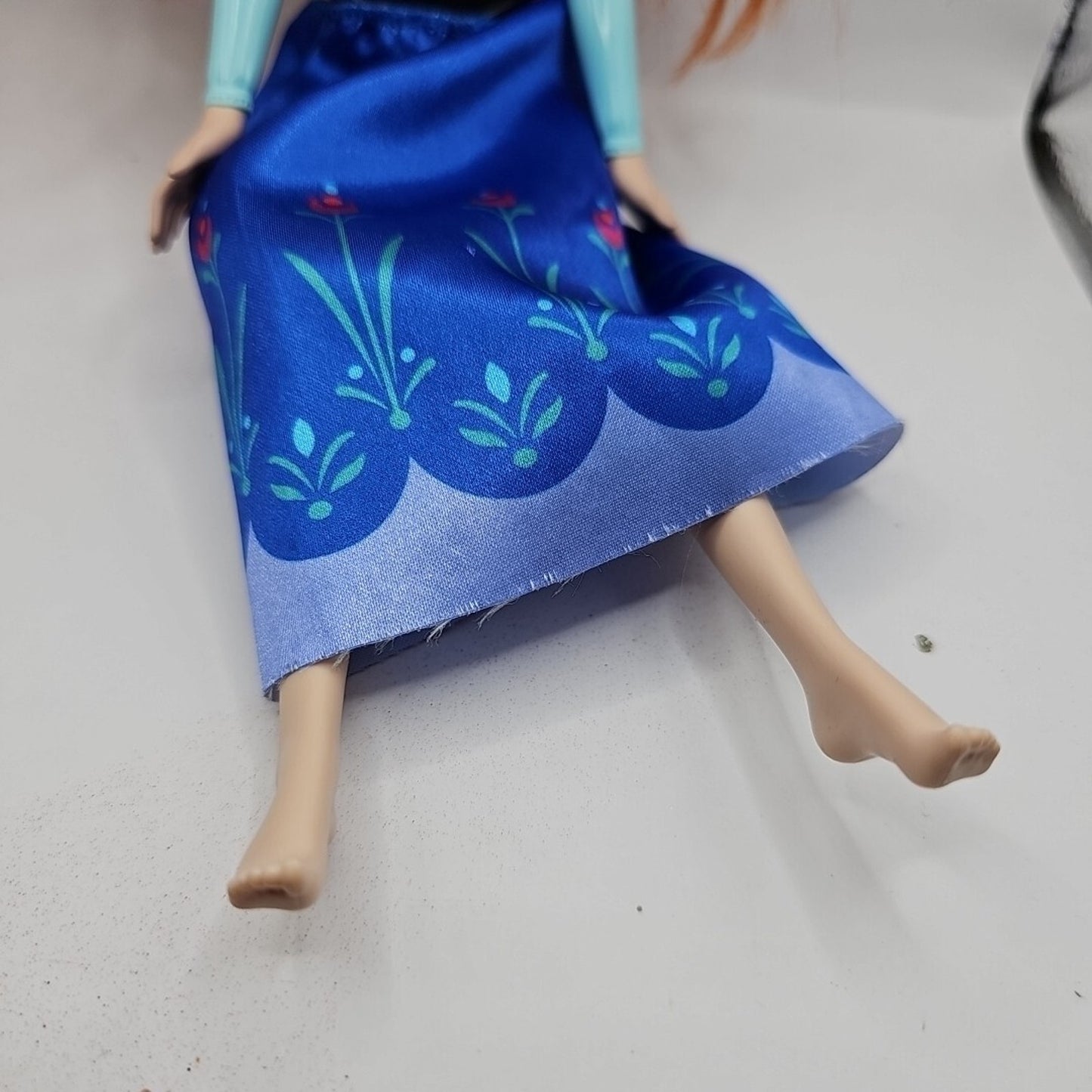 Mattel - Disney's Frozen Doll - ANNA #2 (11 inch) HLW49 - Collectible Doll