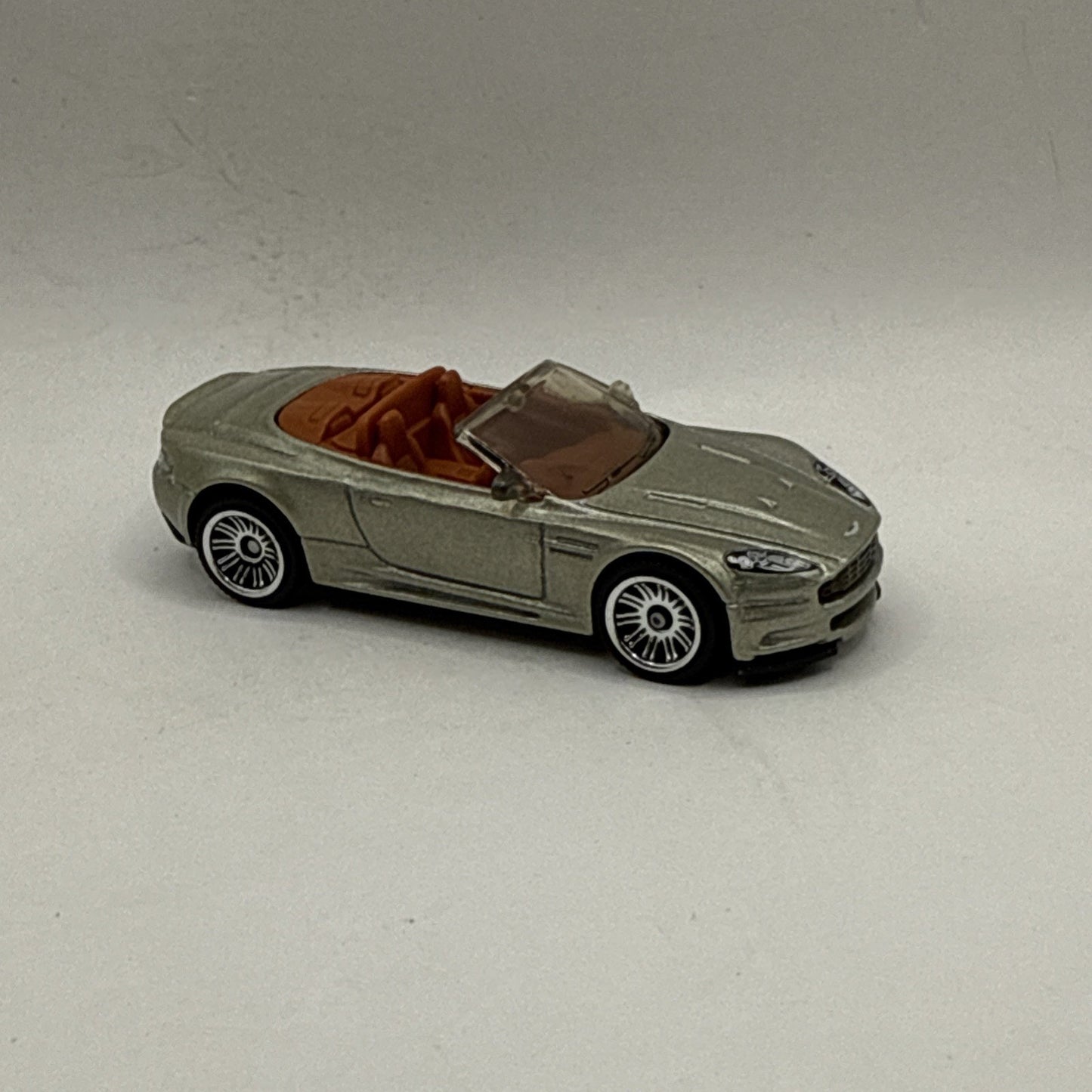 MATCHBOX BLUE HIGHWAYS II - ASTON MARTIN DBS VOLANTE CHAMPAGNE 1:64