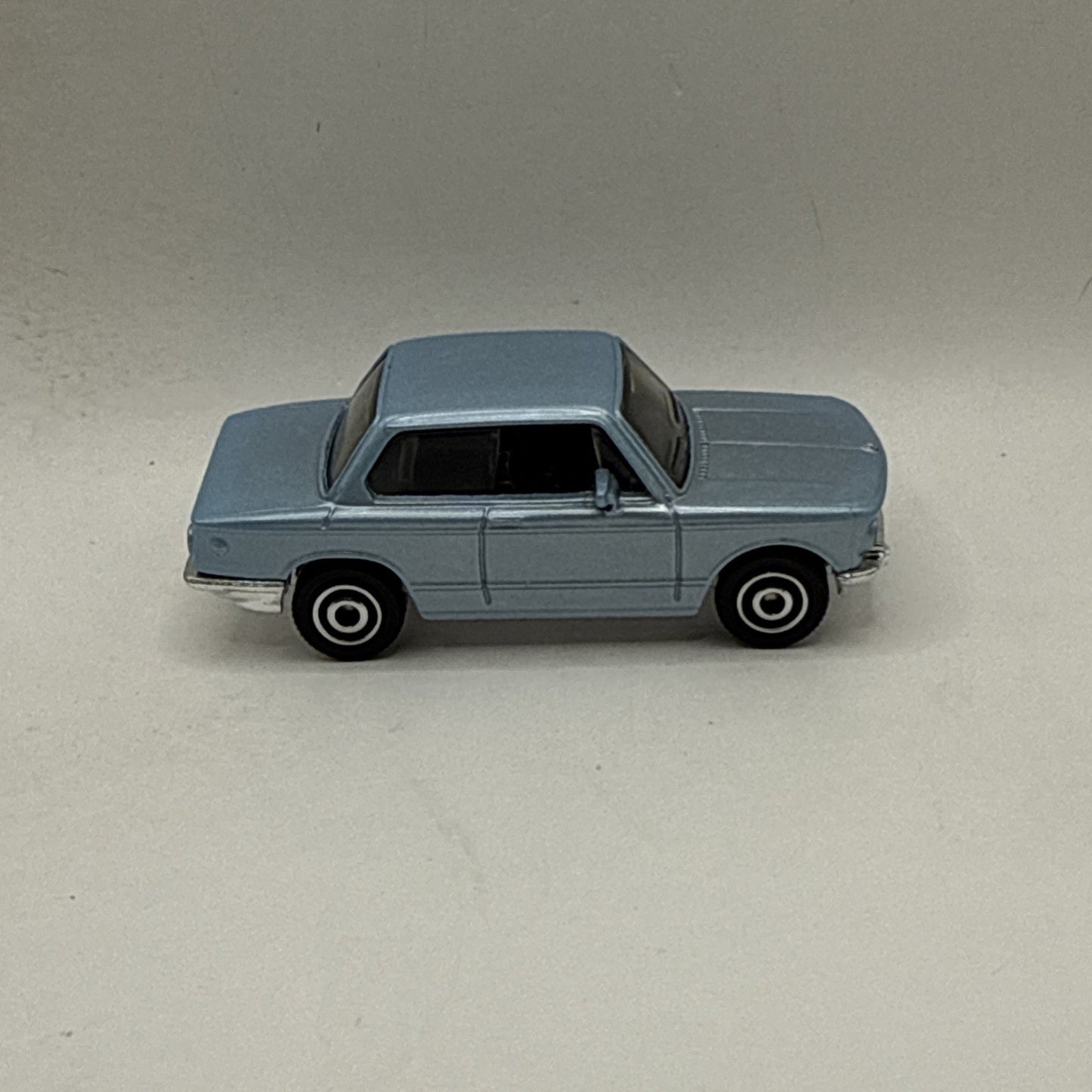 2002 Matchbox 1969 BMW 1/64 Scale Die-cast Toy Car European Classic