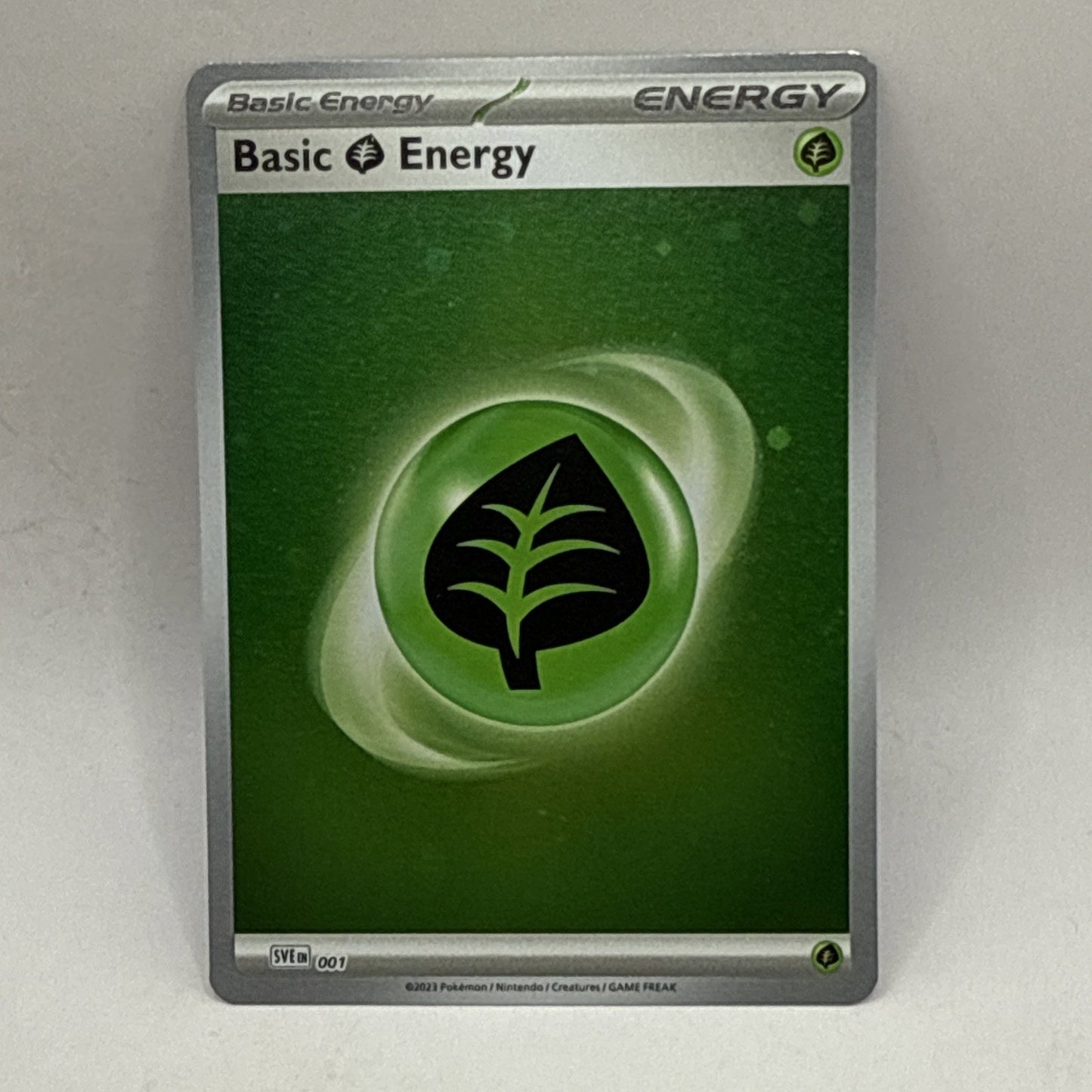 Pokémon TCG Basic Leaf Energy Cosmic Holo SVE 001 Pokemon 151 MP