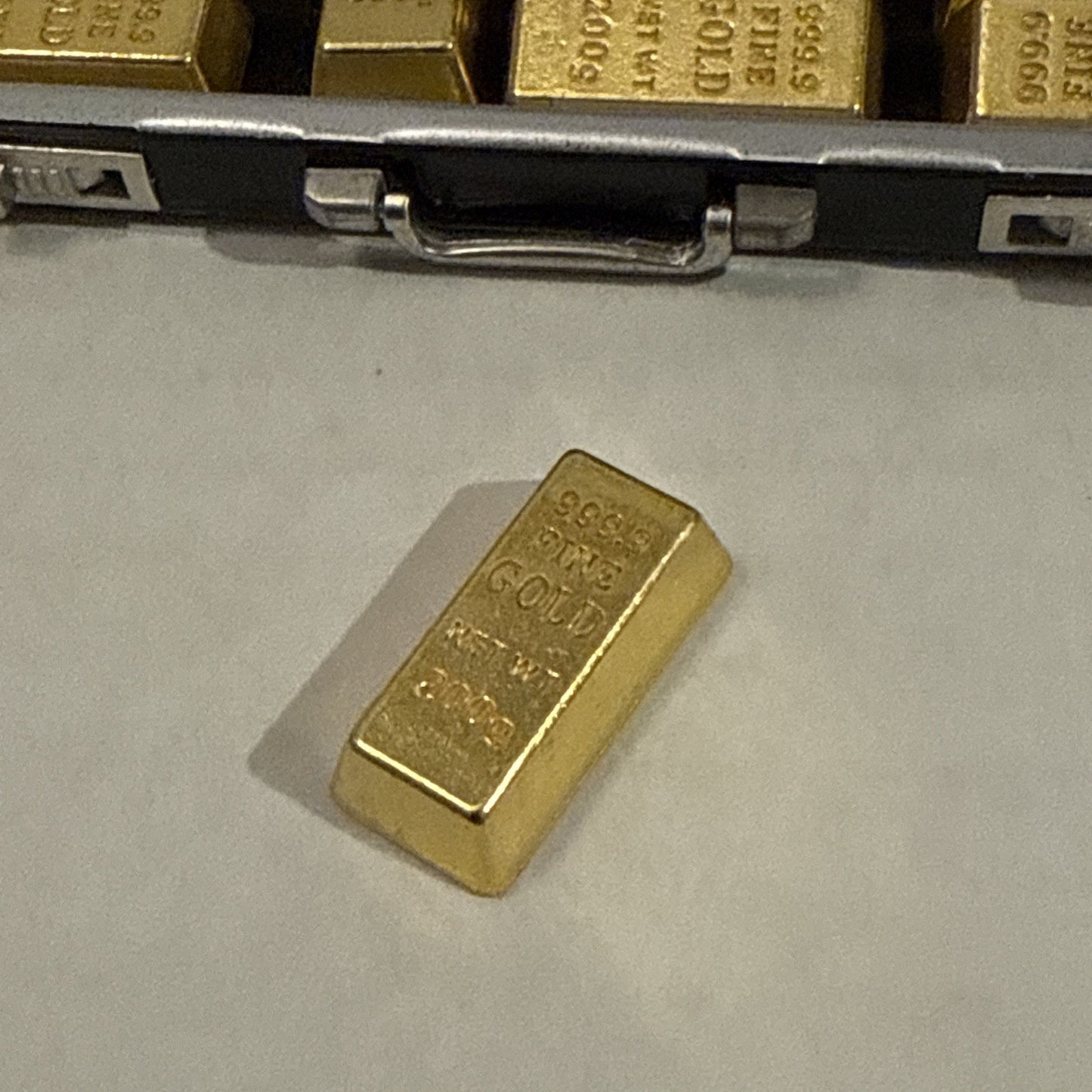 Lot Of Toy Action Figure Gold Bars & Briefcase - Play Money Mini Accessories