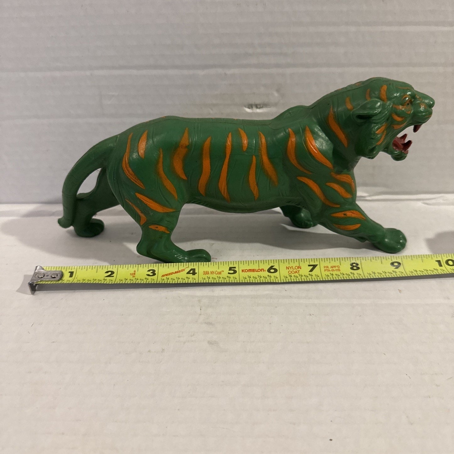 HE-MAN MOTU Battle Cat VTG Figure Masters Universe Toy Display
