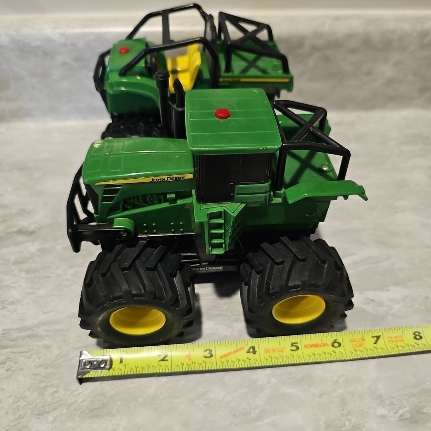 PLASTIC JOHN DEERE 6 X 4 GATOR & TRACKTOR FARM VEHICLES - SOUND NOT WORKING