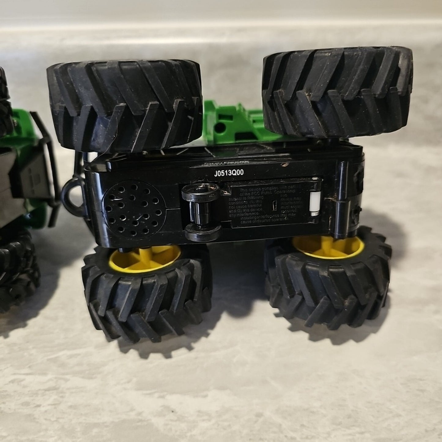 PLASTIC JOHN DEERE 6 X 4 GATOR & TRACKTOR FARM VEHICLES - SOUND NOT WORKING