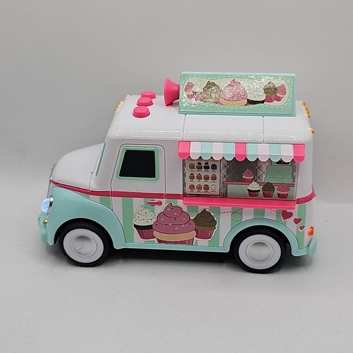 MAXX ACTION CUP CAKE TRUCK TOY FRICTION MOTOR LIGHTS & SOUNDS (RUBBER TIRES)