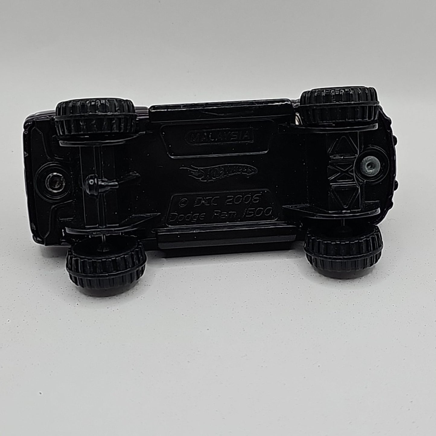 HOT WHEELS 2006 PURPLE DODGE RAM 1500 TRUCK COLLECTIBLE TOY 1:64 SCALE