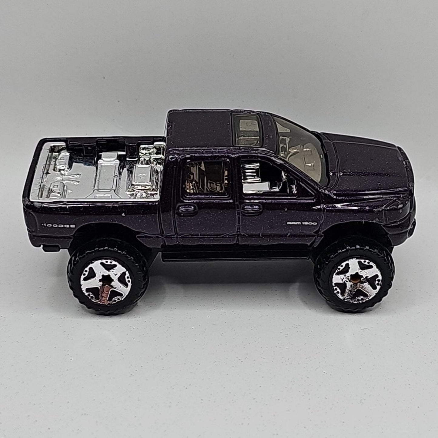 HOT WHEELS 2006 PURPLE DODGE RAM 1500 TRUCK COLLECTIBLE TOY 1:64 SCALE
