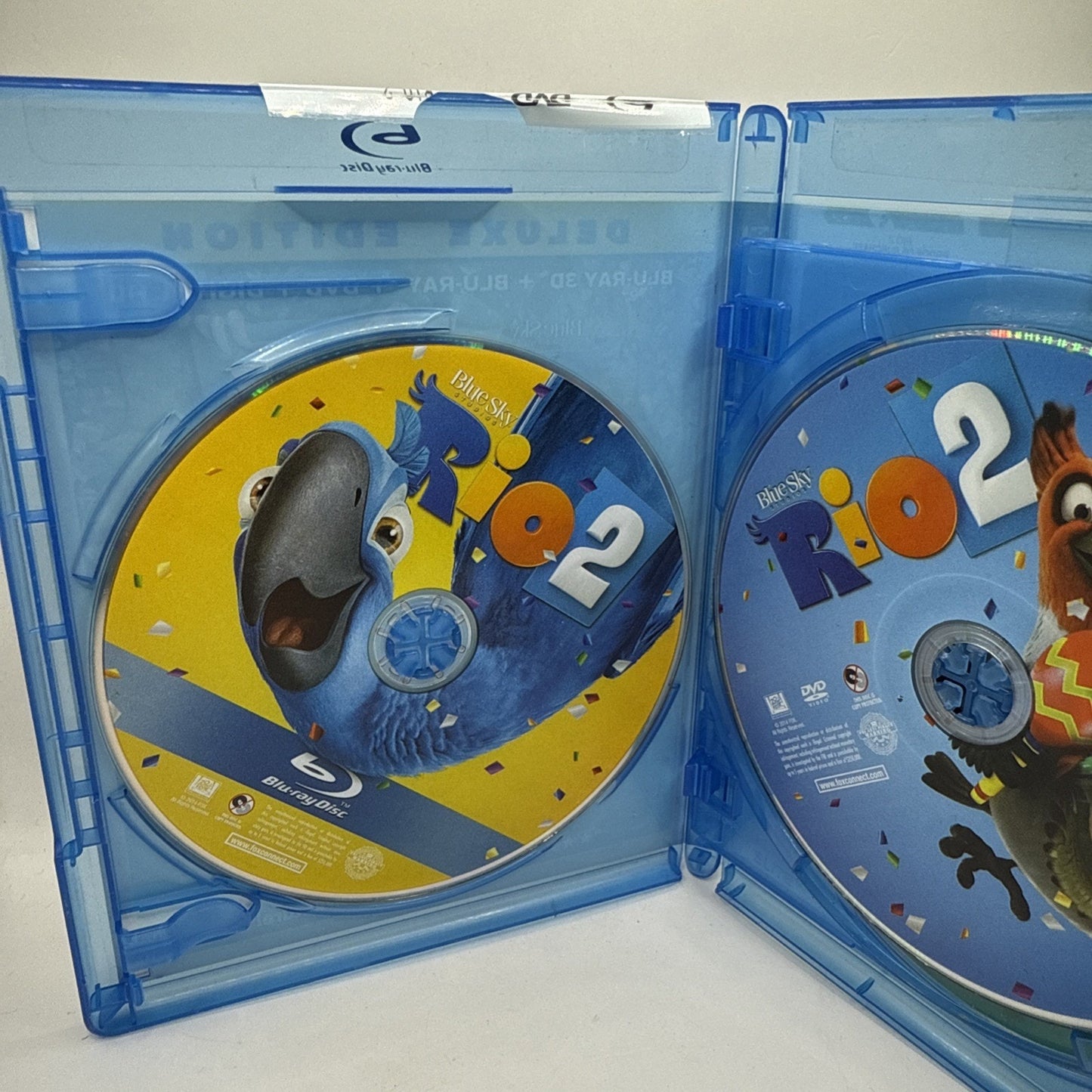 Rio 2 Blu-ray & Blu-ray 3D & DVD (3 Discs) Deluxe Edition Combo Movie