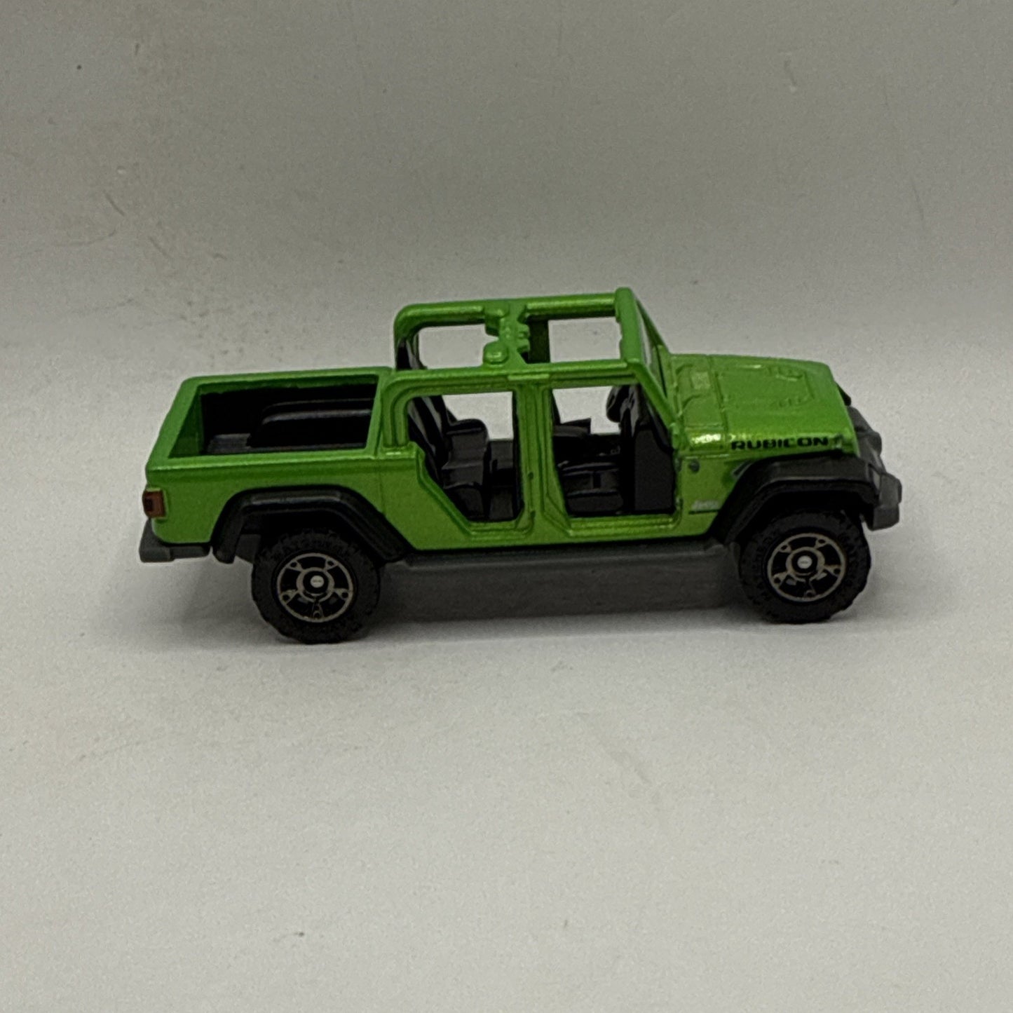 2020 Matchbox Jeep Gladiator Green 1:64 Scale Diecast Toy Truck