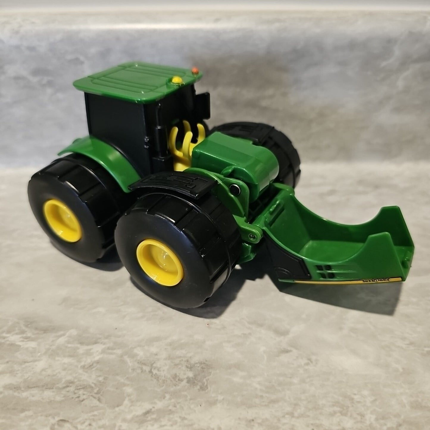 John Deere Monster Treads Tractor w/ Pop-Out Claw Green ERTL