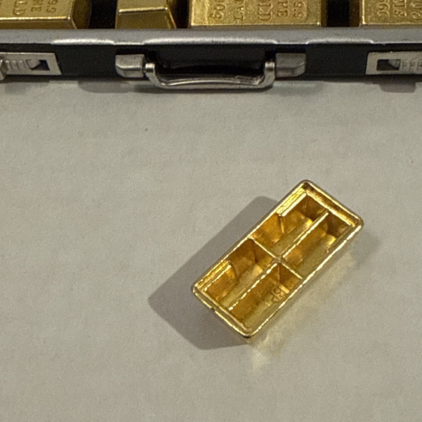 Lot Of Toy Action Figure Gold Bars & Briefcase - Play Money Mini Accessories