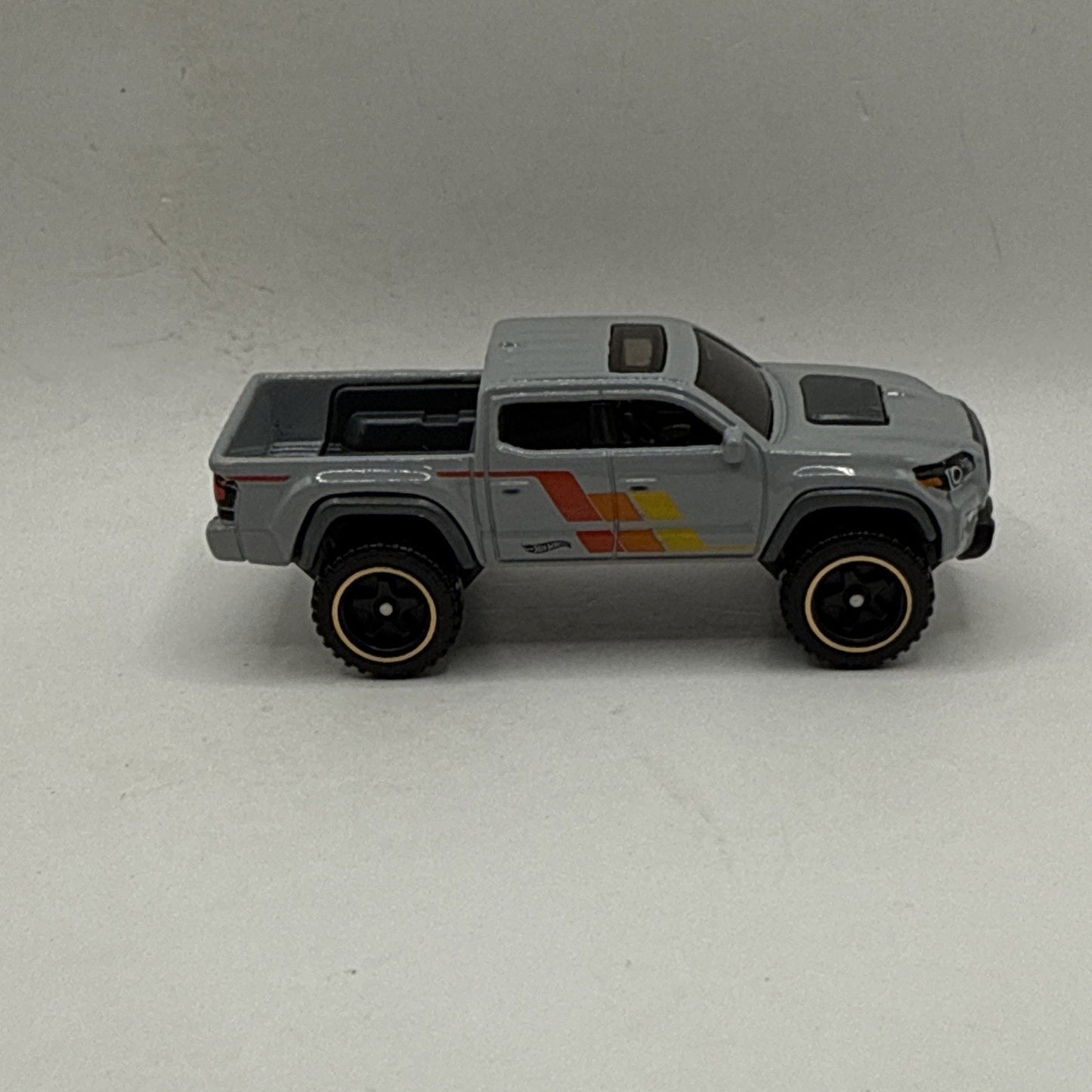 2021 Hot Wheels HW Remote Adventures '20 Toyota Tacoma Off-road Truc 1:64 Scale