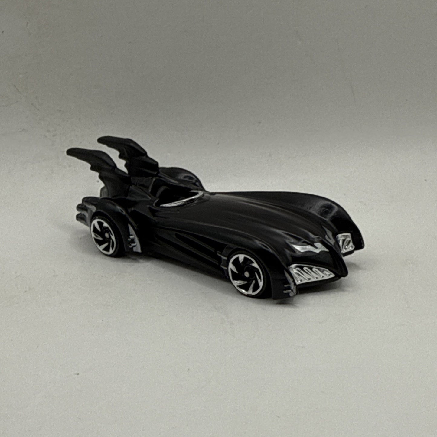 Hot Wheels Batman & Robin Batmobile 2023 Mattel 1:64 Die-cast Dc Comics Car