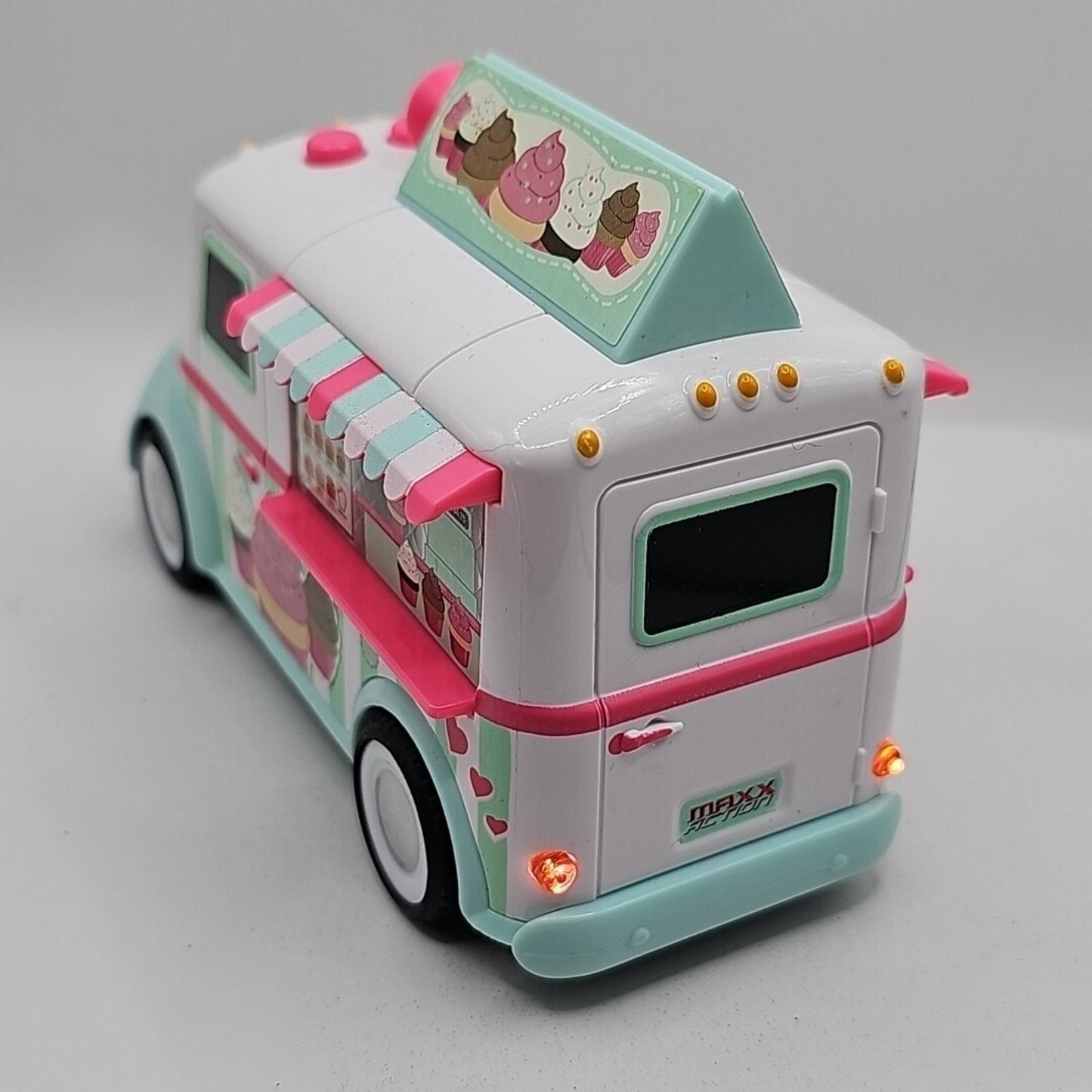 MAXX ACTION CUP CAKE TRUCK TOY FRICTION MOTOR LIGHTS & SOUNDS (RUBBER TIRES)