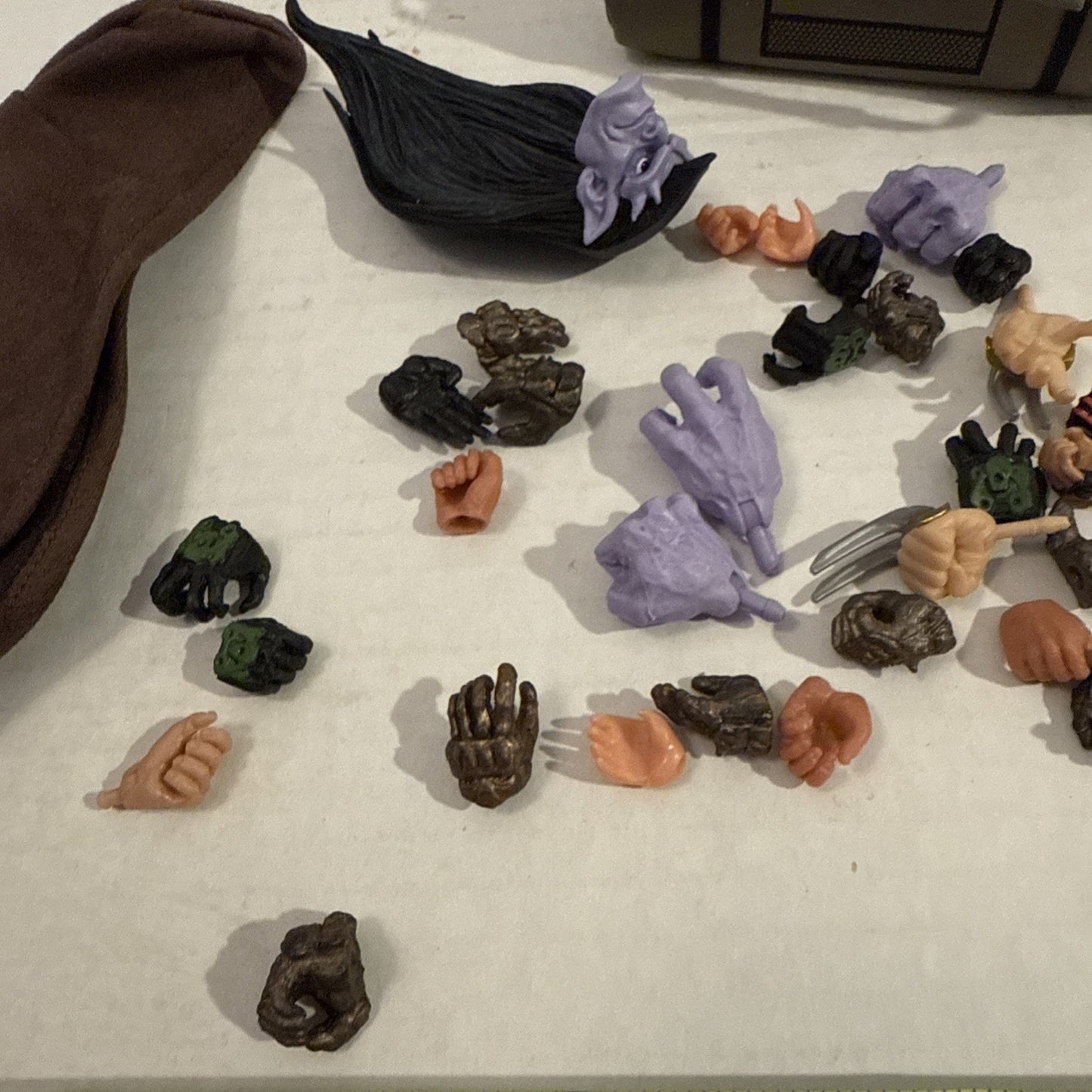 Lot Of Action Figure Random Assortment Of Hands + Gargoyle Head + Accessories
