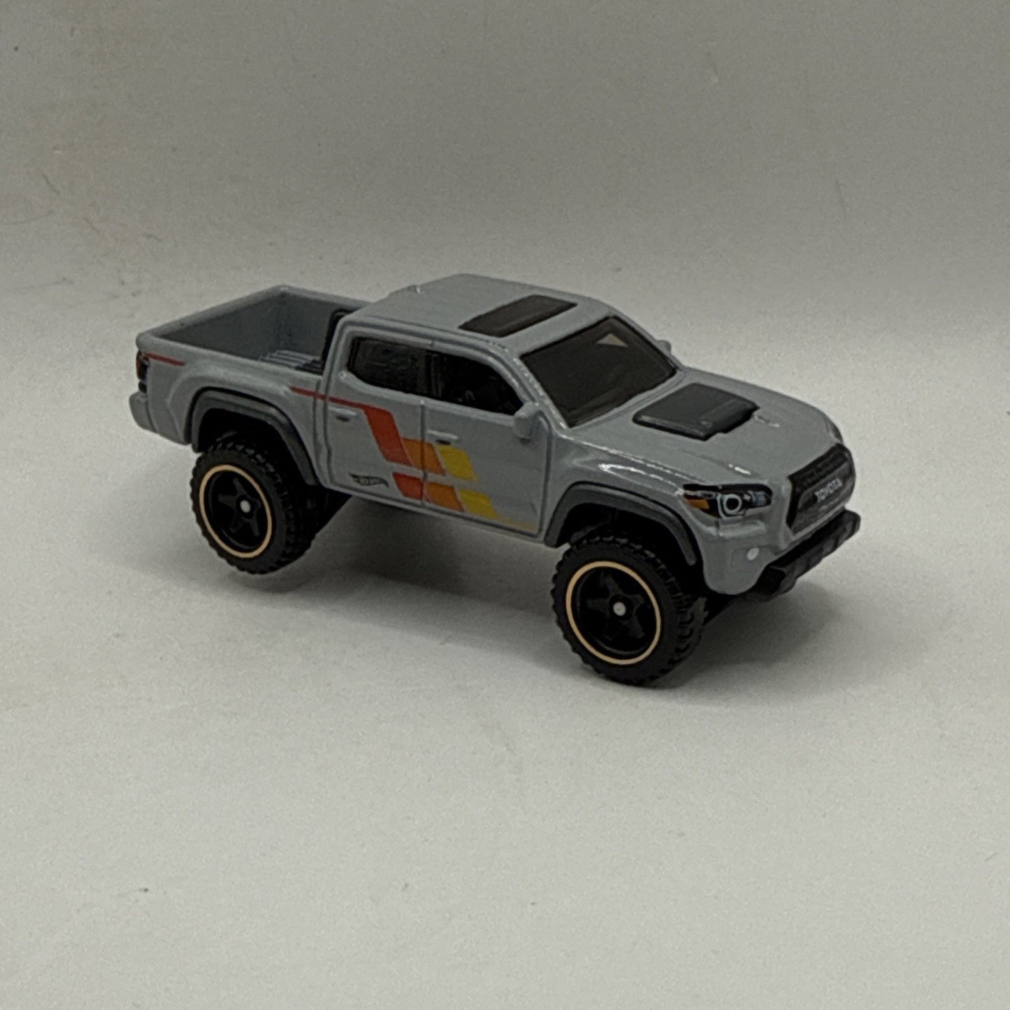2021 Hot Wheels HW Remote Adventures '20 Toyota Tacoma Off-road Truc 1:64 Scale