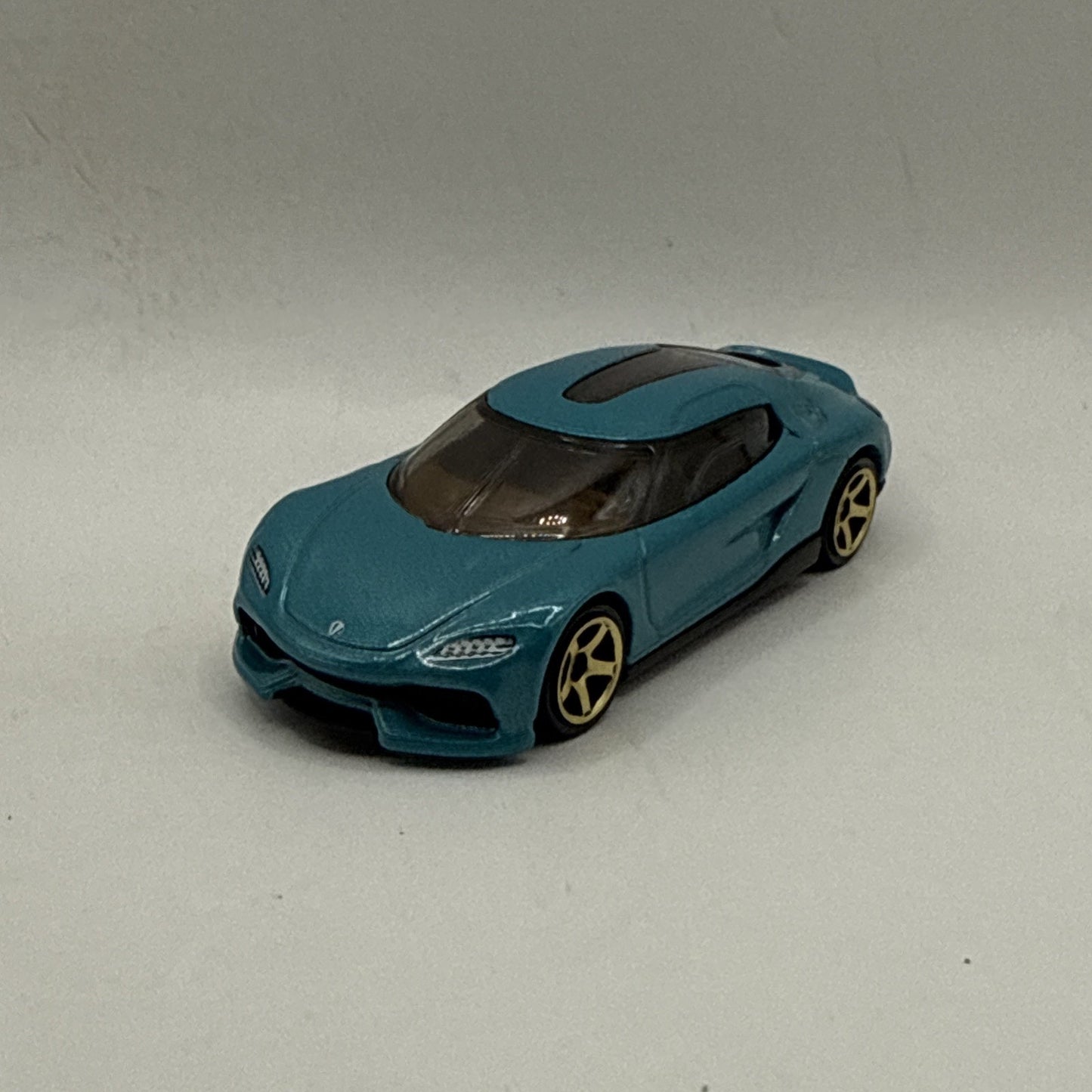2022 Matchbox 21 Koenigsegg Gemera 1:64 Scale Diecast Diorama Model Car
