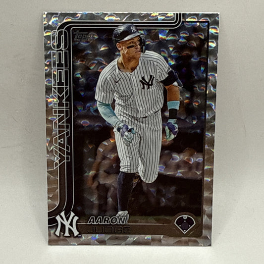 2025 Topps #300 Aaron Judge Silver Crackle Foil Board (SP) Insert / Yankees