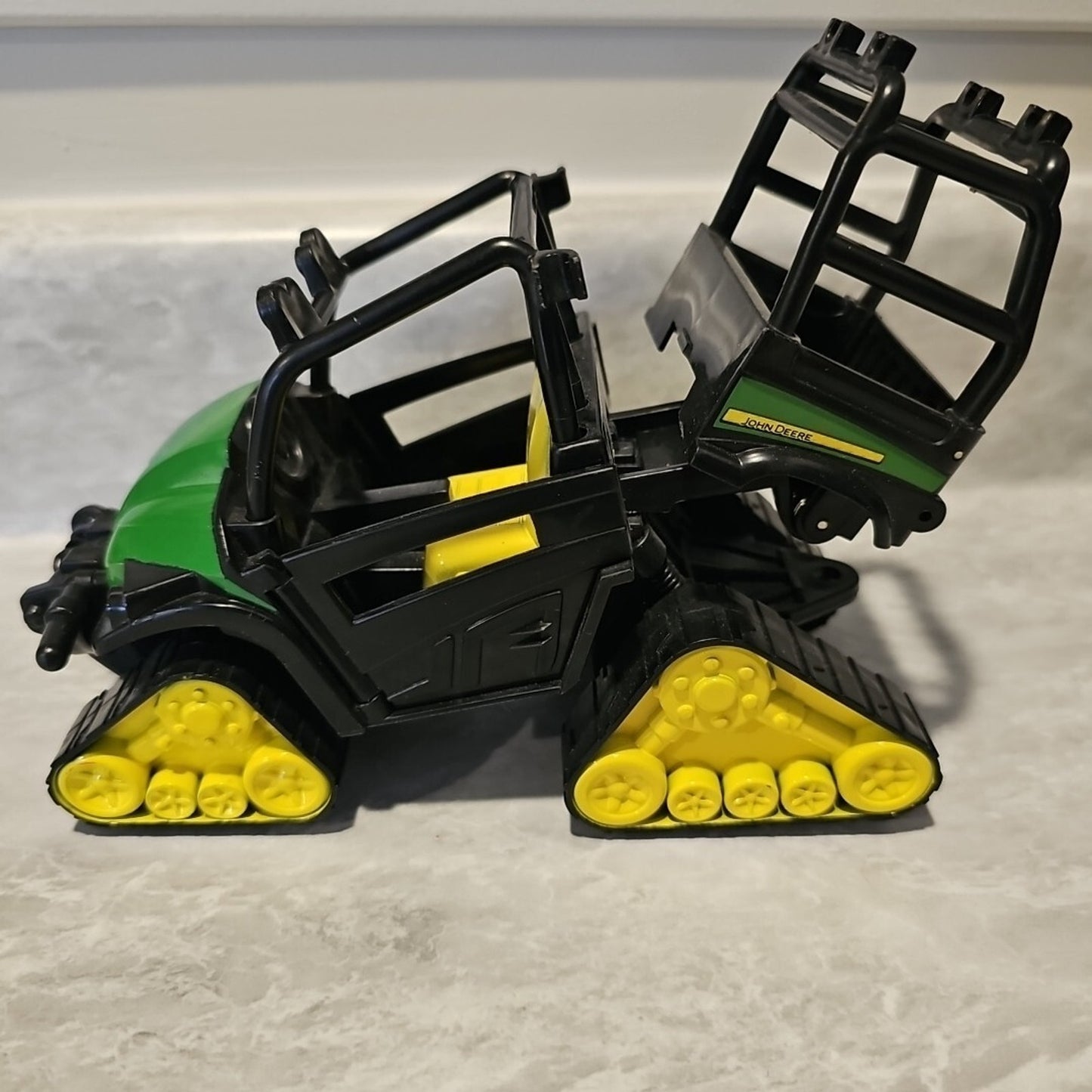 TOMY John Deere 7" EX2 5AZ Farm Vehicle Off Road Plastic Kids Toy Display