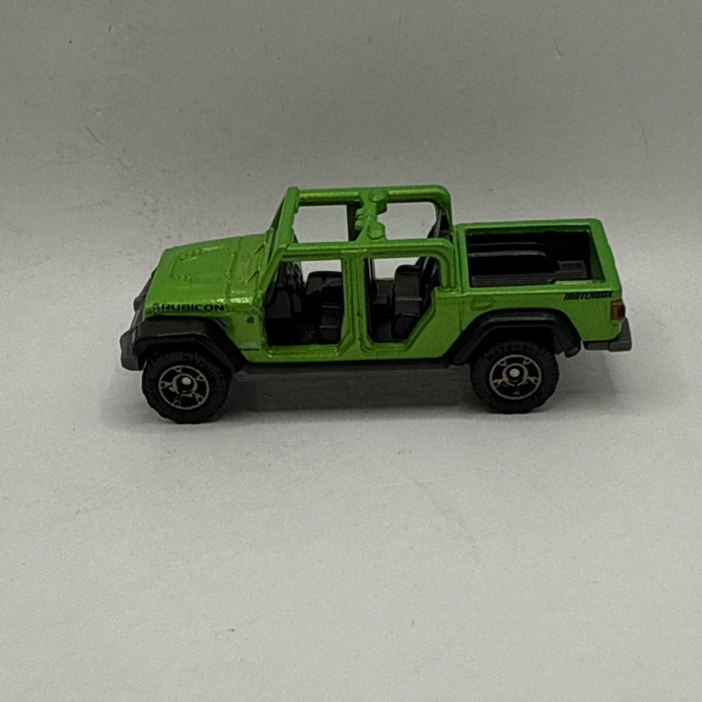 2020 Matchbox Jeep Gladiator Green 1:64 Scale Diecast Toy Truck