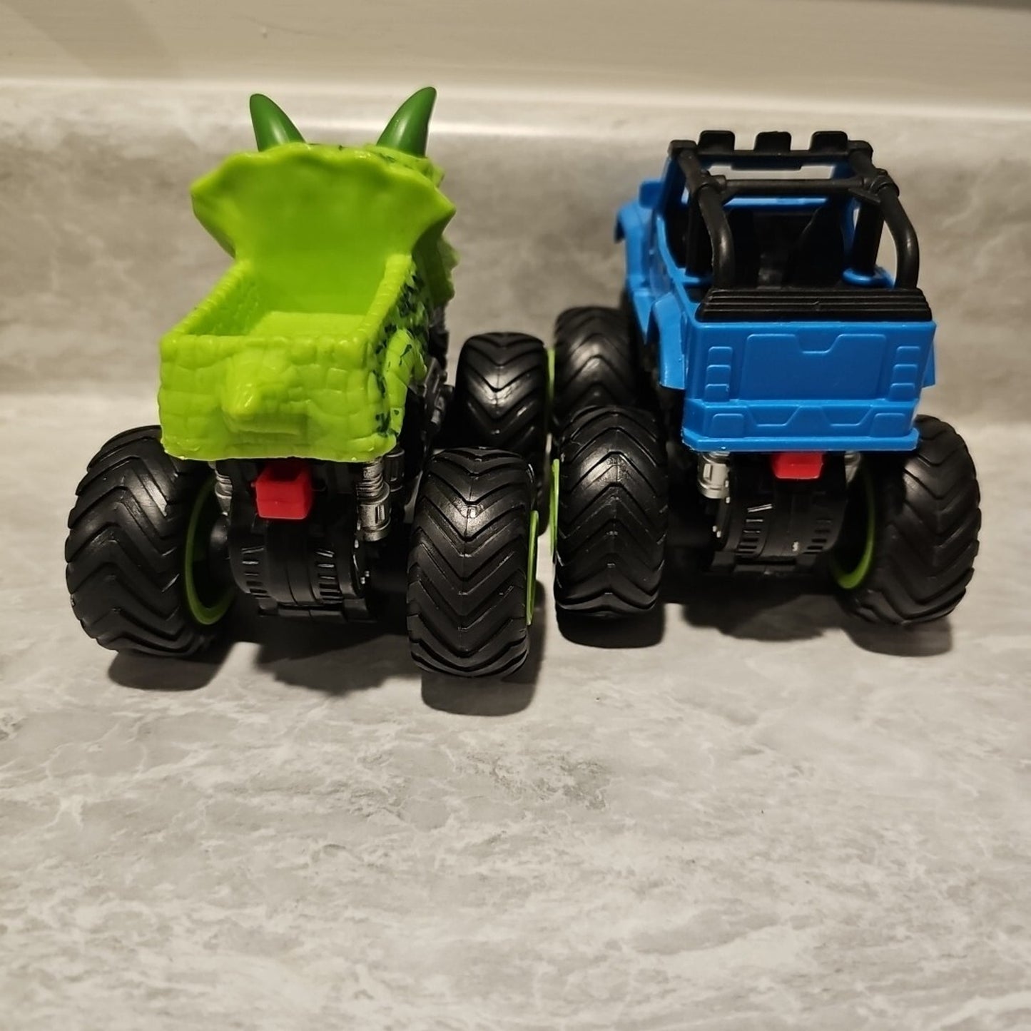 Kid Connection MONSTER TRUCK Green Triceratops & Blue Jeep Wrangler 4.5" Toys