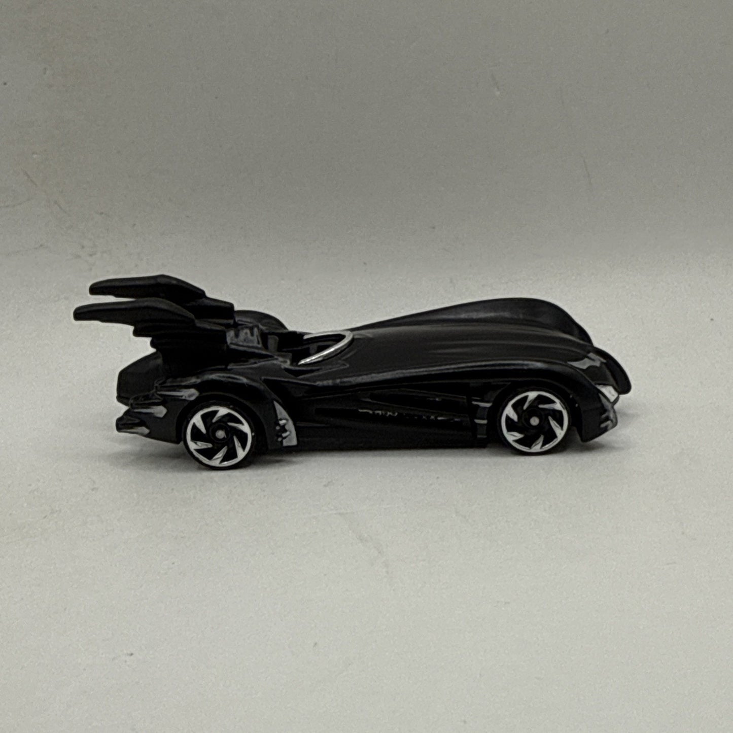 Hot Wheels Batman & Robin Batmobile 2023 Mattel 1:64 Die-cast Dc Comics Car
