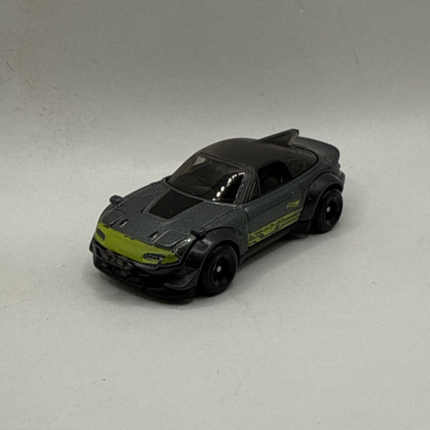 Mazda MX-5 Miata 1:64 Diecast #1 Hot Wheels Legends Tour Winner Collectible Car