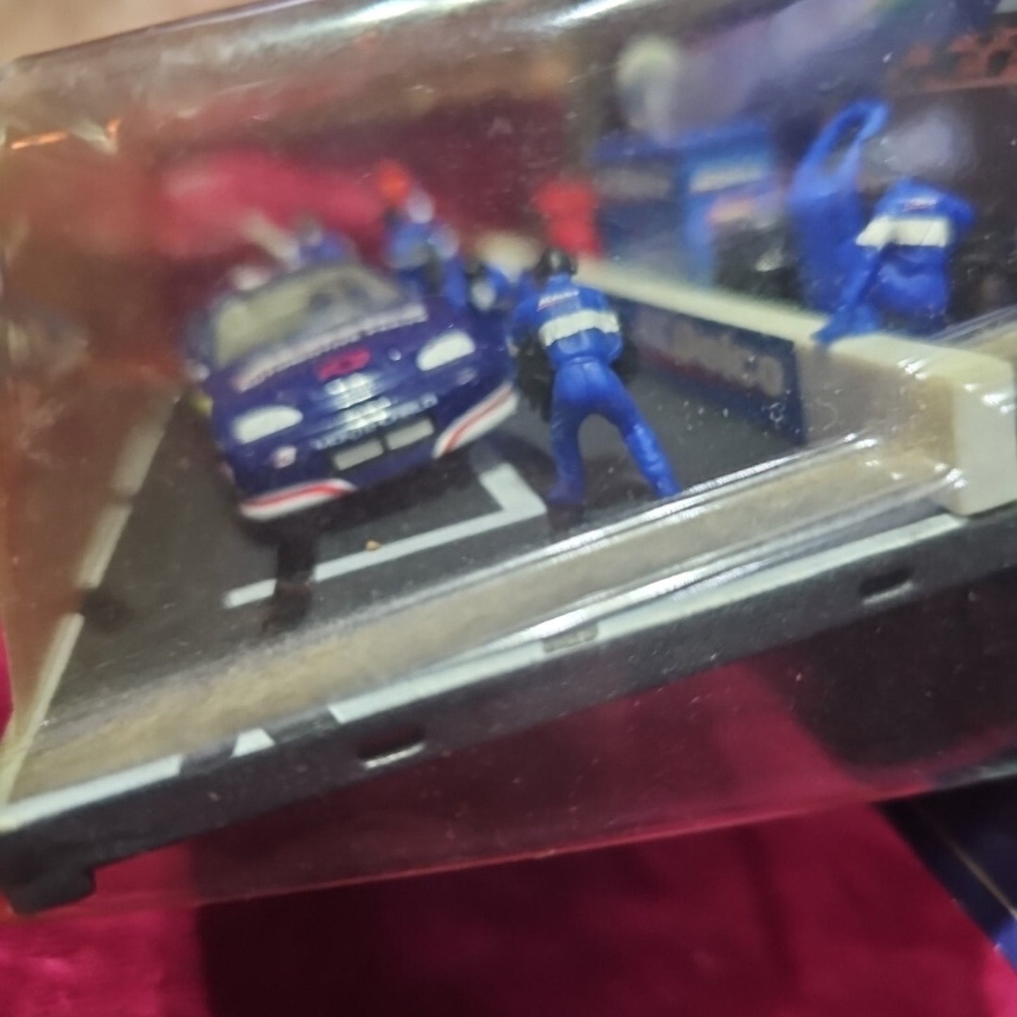 Winners Circle Pit Row Series Dale Earnhardt Jr. Two Tire Stop 1/64 Diorama NIP