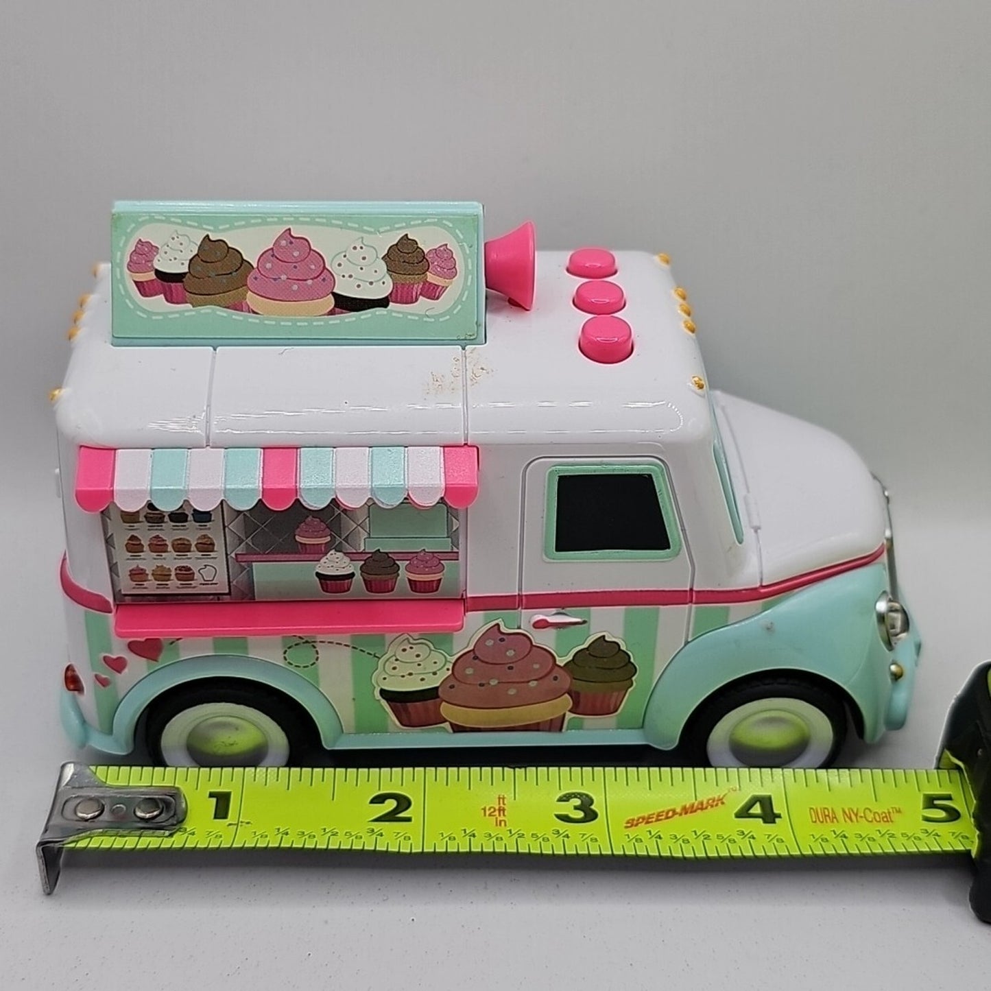 MAXX ACTION CUP CAKE TRUCK TOY FRICTION MOTOR LIGHTS & SOUNDS (RUBBER TIRES)