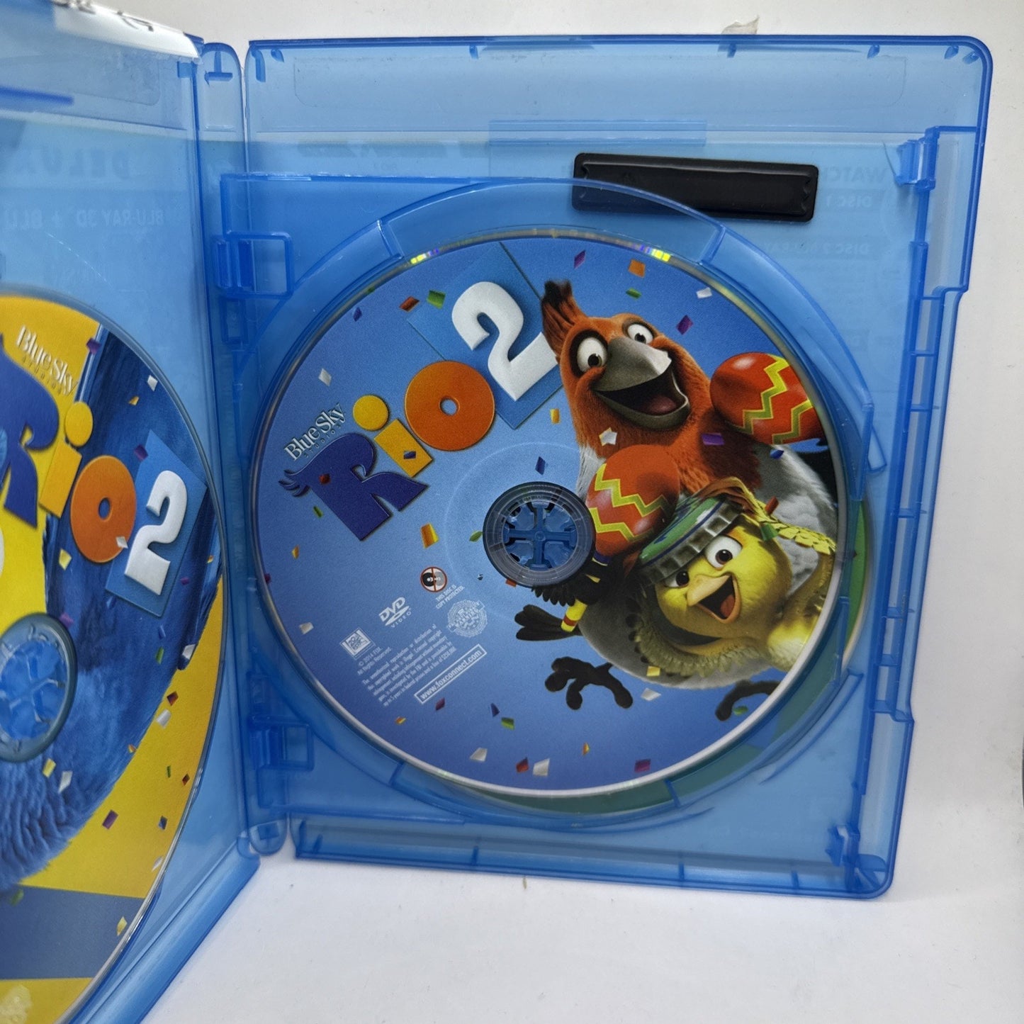 Rio 2 Blu-ray & Blu-ray 3D & DVD (3 Discs) Deluxe Edition Combo Movie