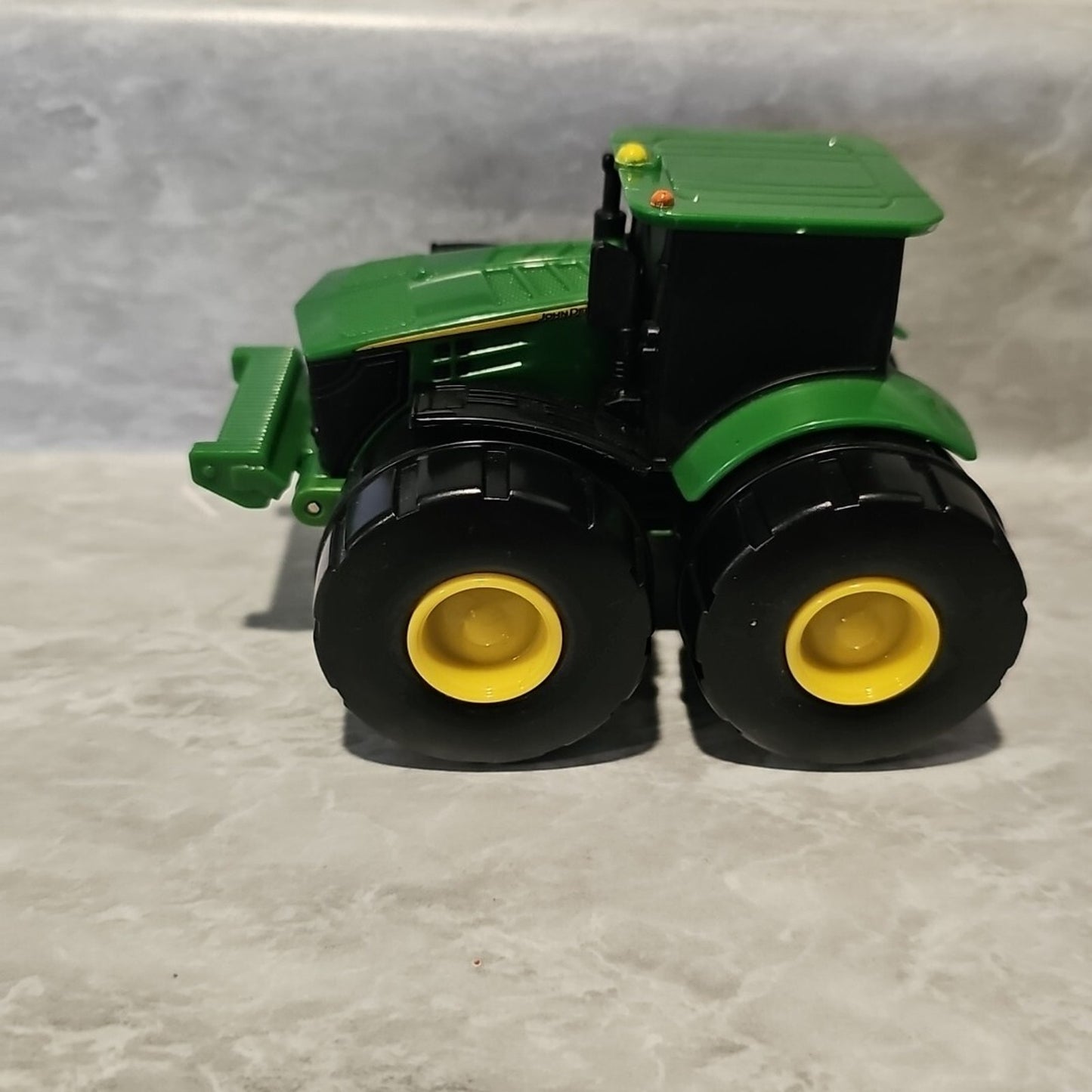 John Deere Monster Treads Tractor w/ Pop-Out Claw Green ERTL