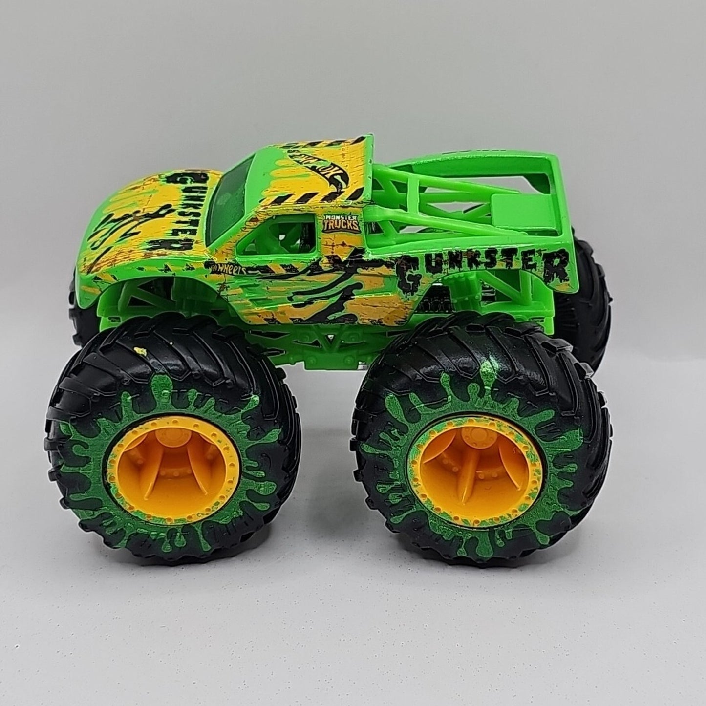 Hot Wheels Monster Truck GUNKSTER 1:64 Scale Diecast 4" Monster Truck Toy